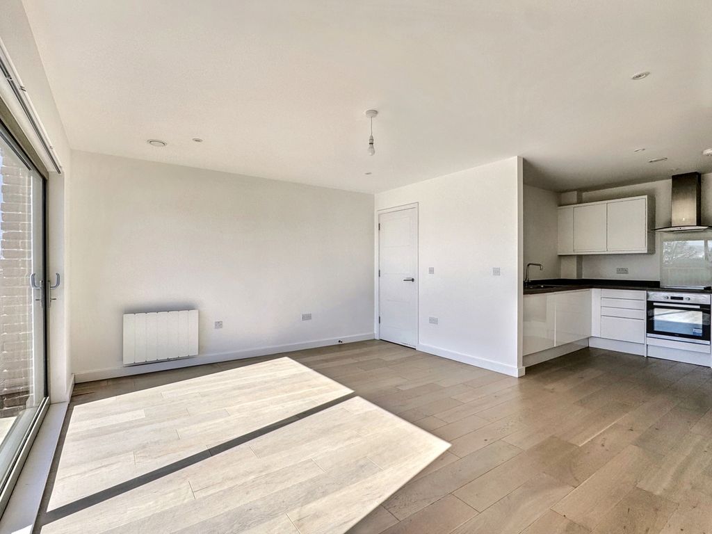 Property photo 1 of 8 Img_7511