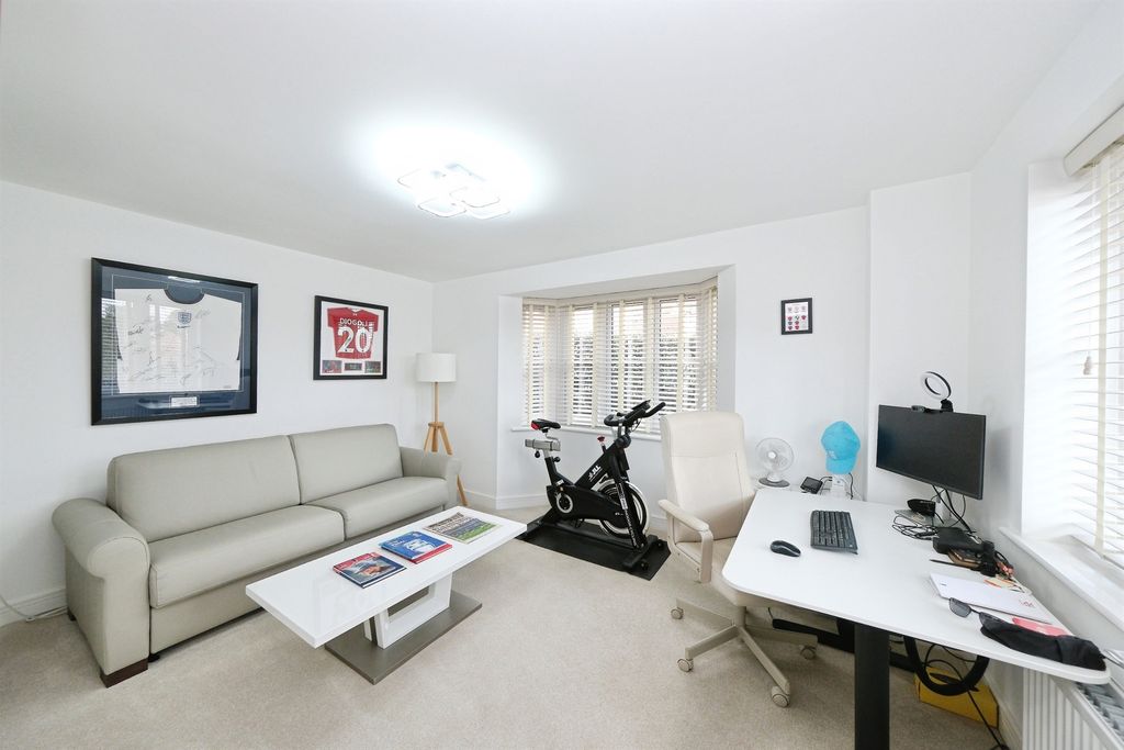 Property photo 3 of 33