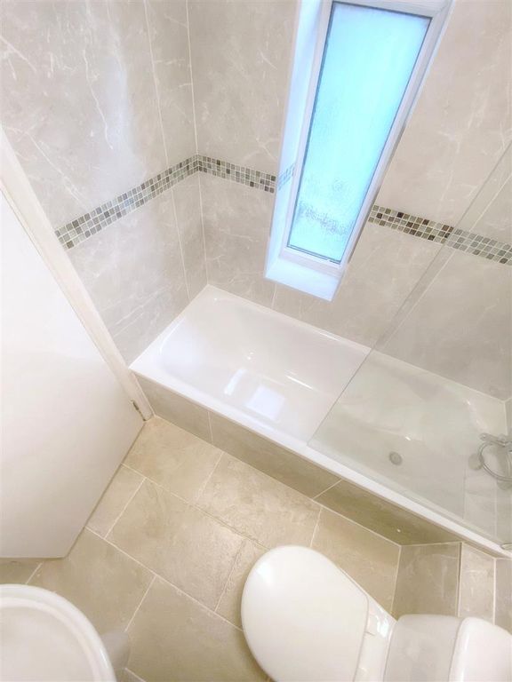Property photo 3 of 9 Bathroom.Jpg