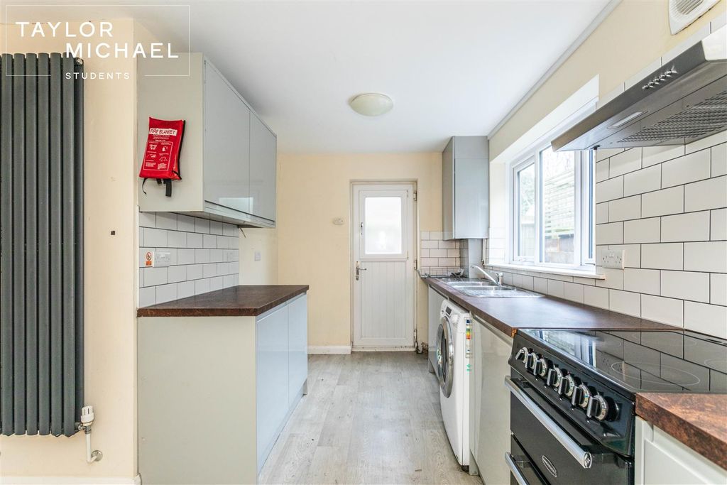 Property photo 3 of 22 Ktchen