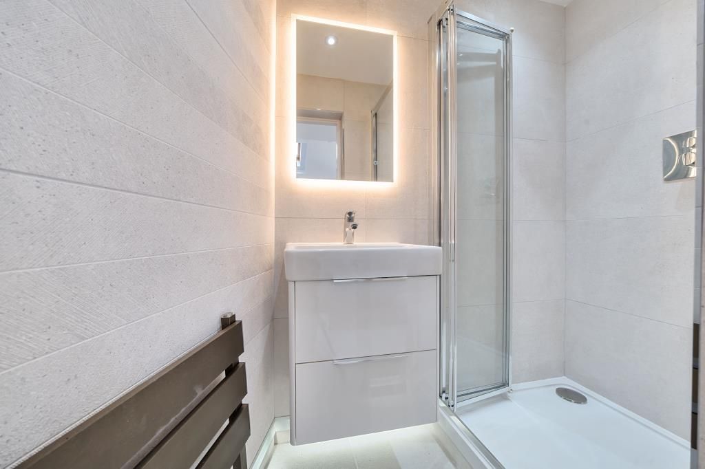 Property photo 2 of 9 Bathroom