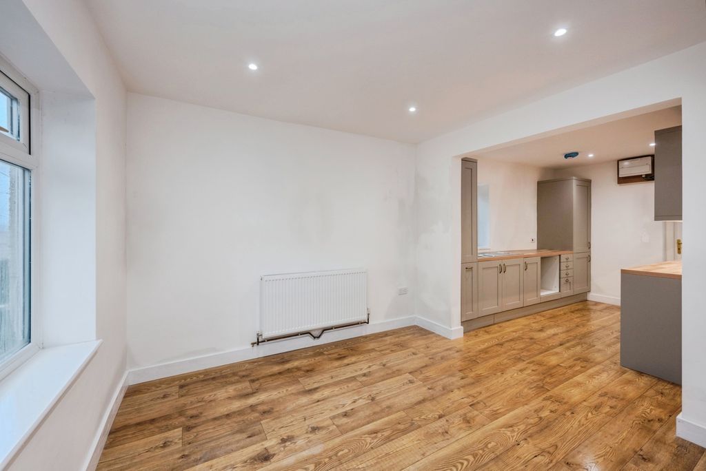 Property photo 3 of 17 Photo