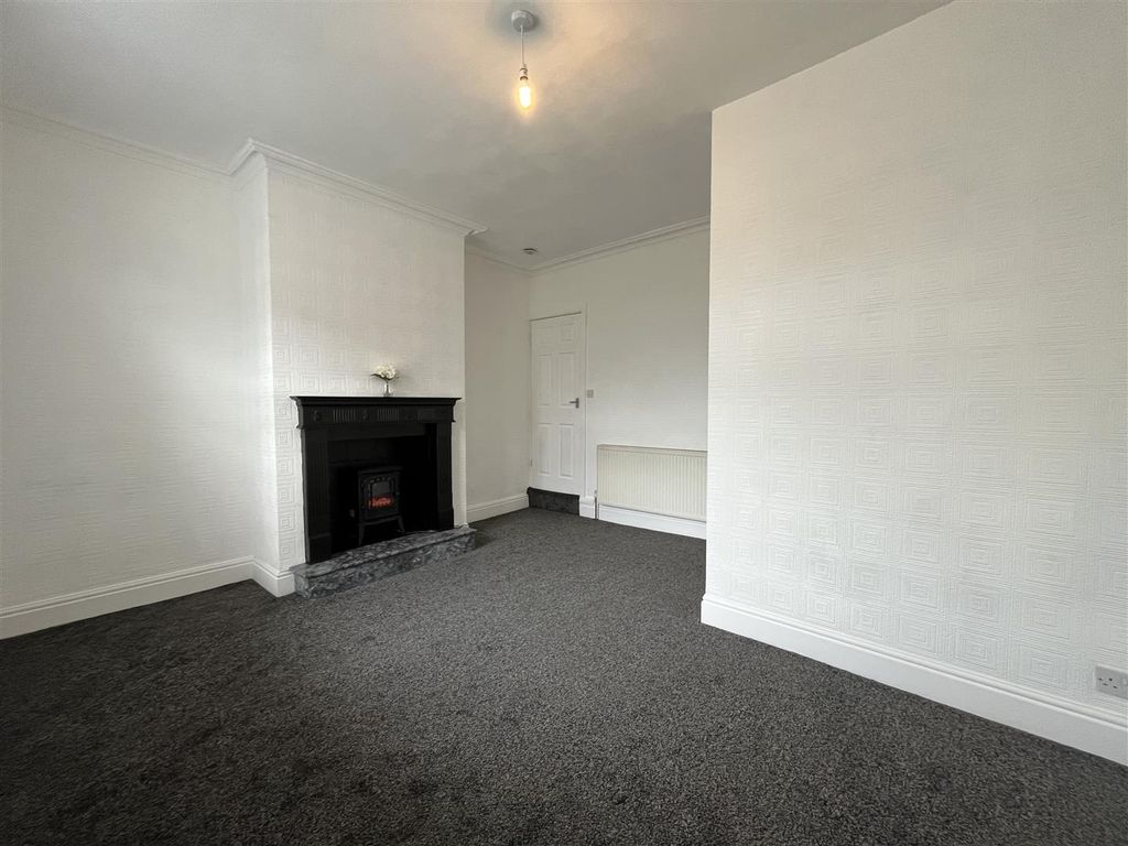 Property photo 2 of 12 Lounge