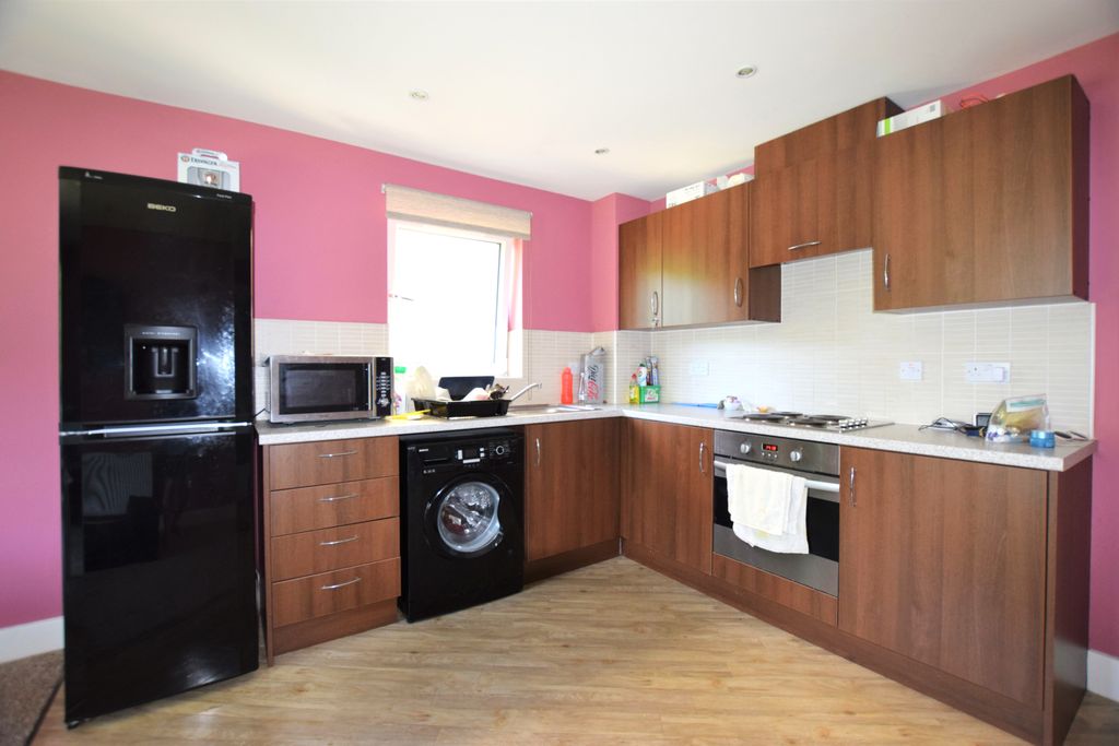 Property photo 2 of 6 Kitchen