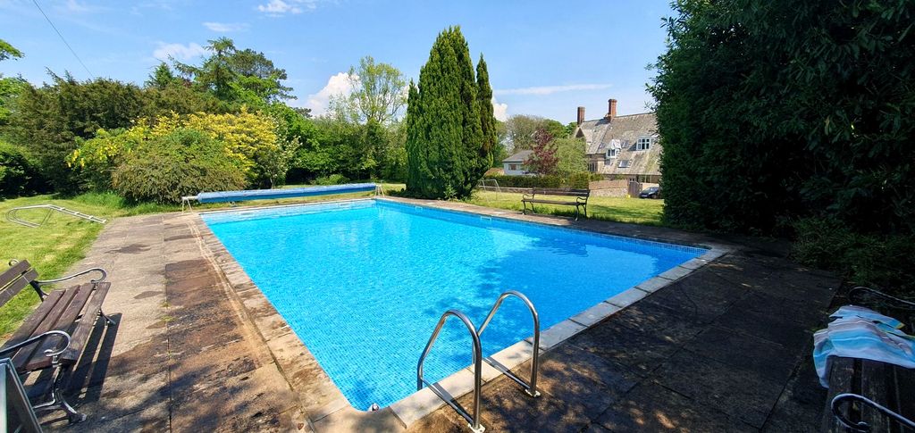 Property photo 2 of 8 Swimming Pool