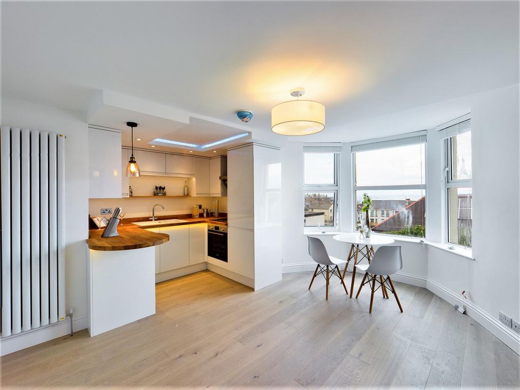 Property photo 2 of 7 Flat 4, 8 Bay View Terrace Lounge/Kitchen