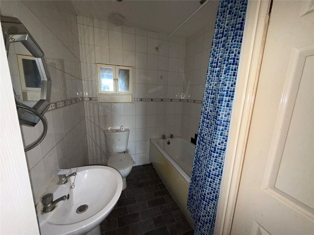 Property photo 3 of 6 Picture No. 04