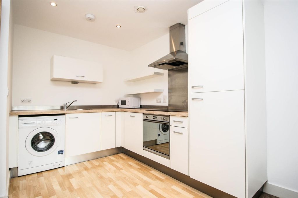 Property photo 2 of 6