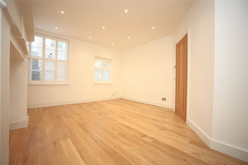 Property photo 1 of 10 Picture No. 12