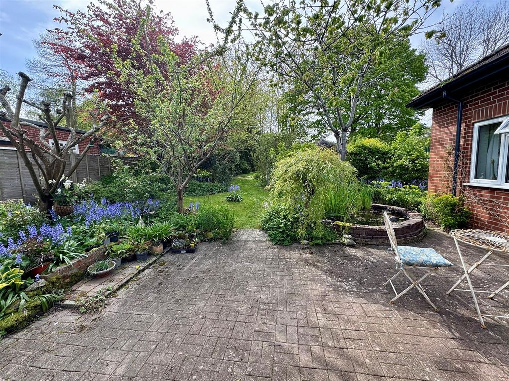 Property photo 2 of 18 Garden
