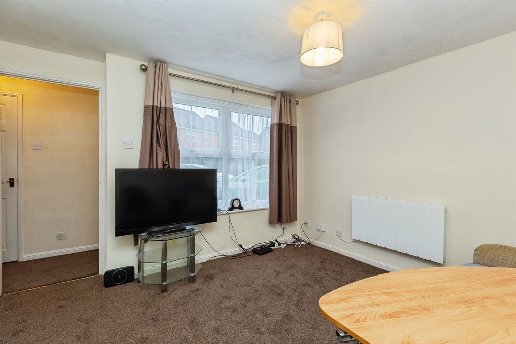 Property photo 2 of 11
