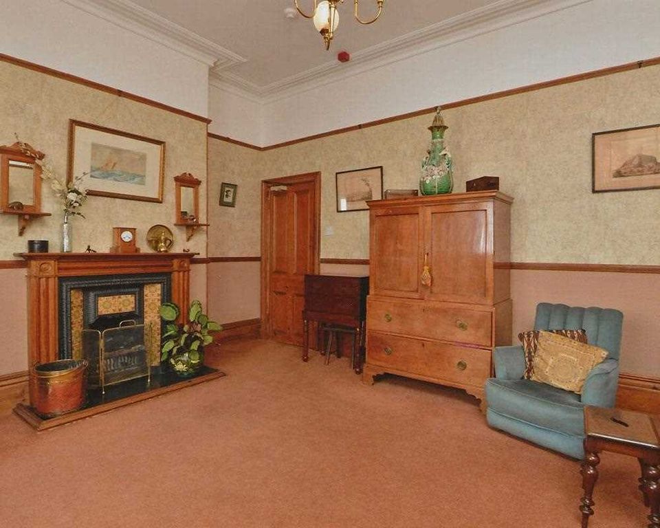 Property photo 2 of 21 Lounge