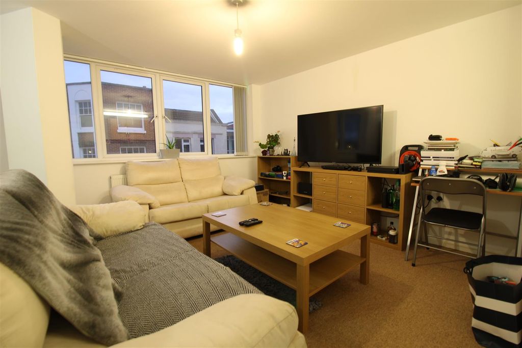 Property photo 2 of 5 Lounge