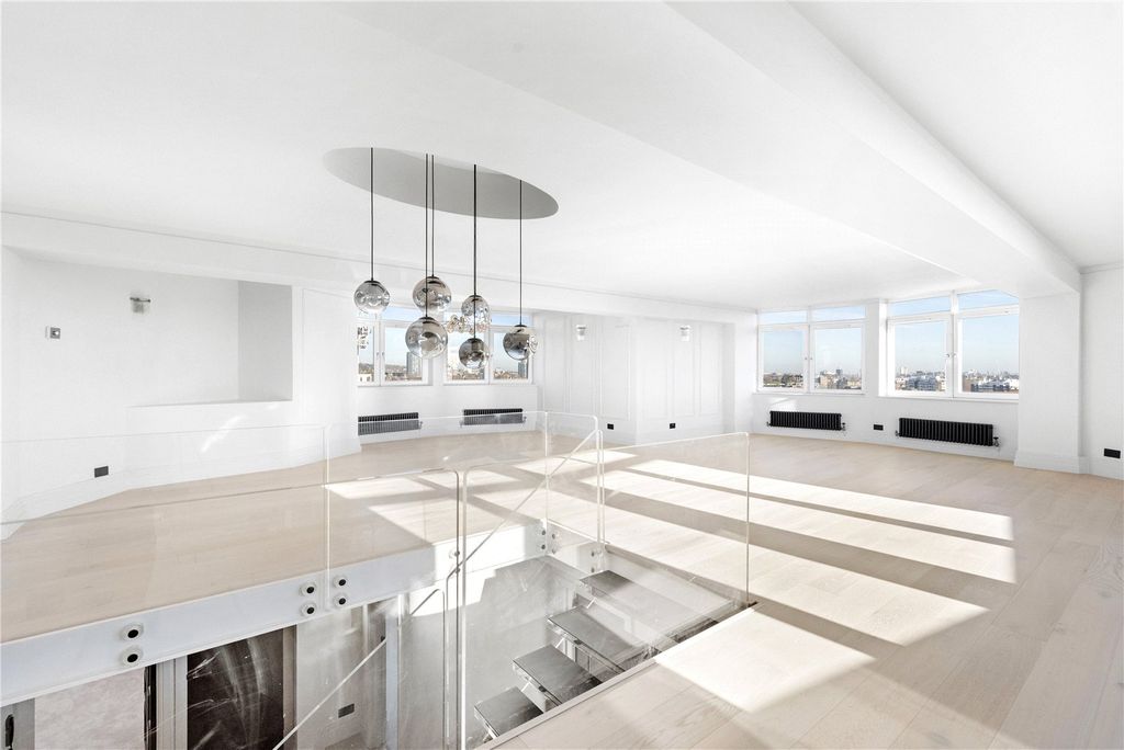 Property photo 2 of 38 Picture No. 32