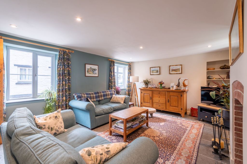 Property photo 3 of 20