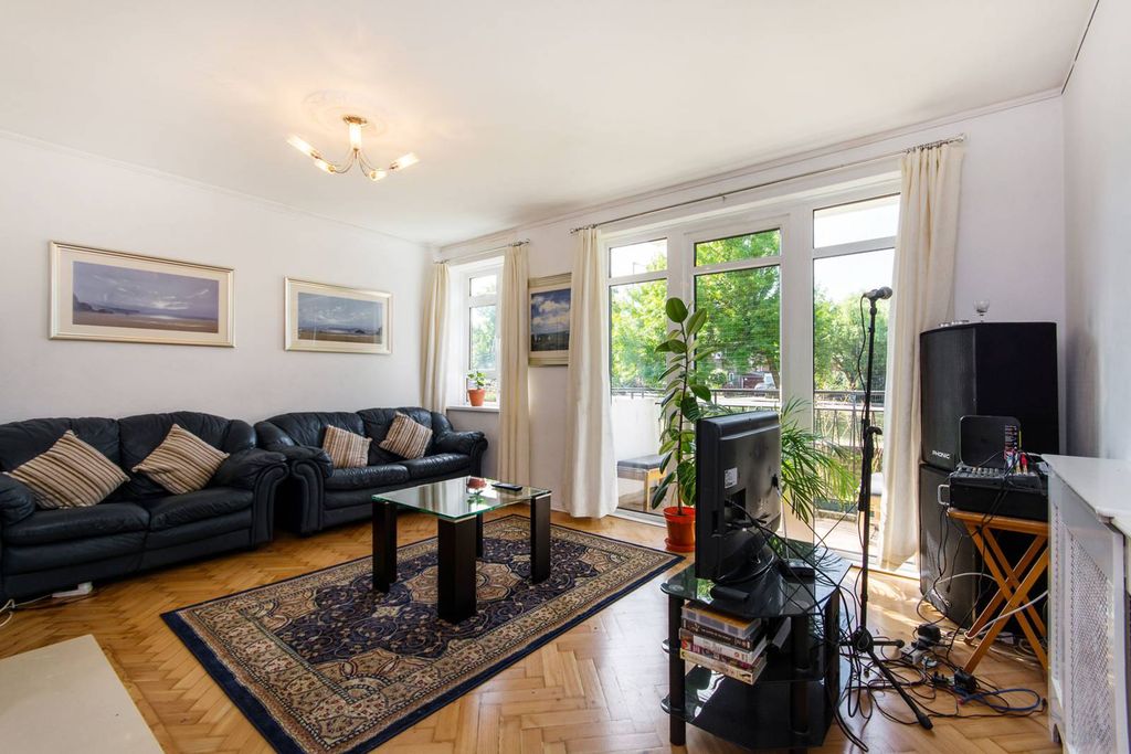 Property photo 2 of 8