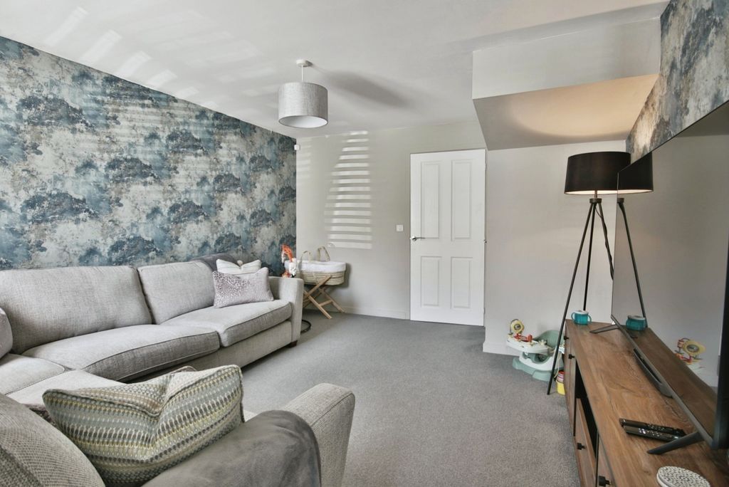 Property photo 2 of 14 4245675