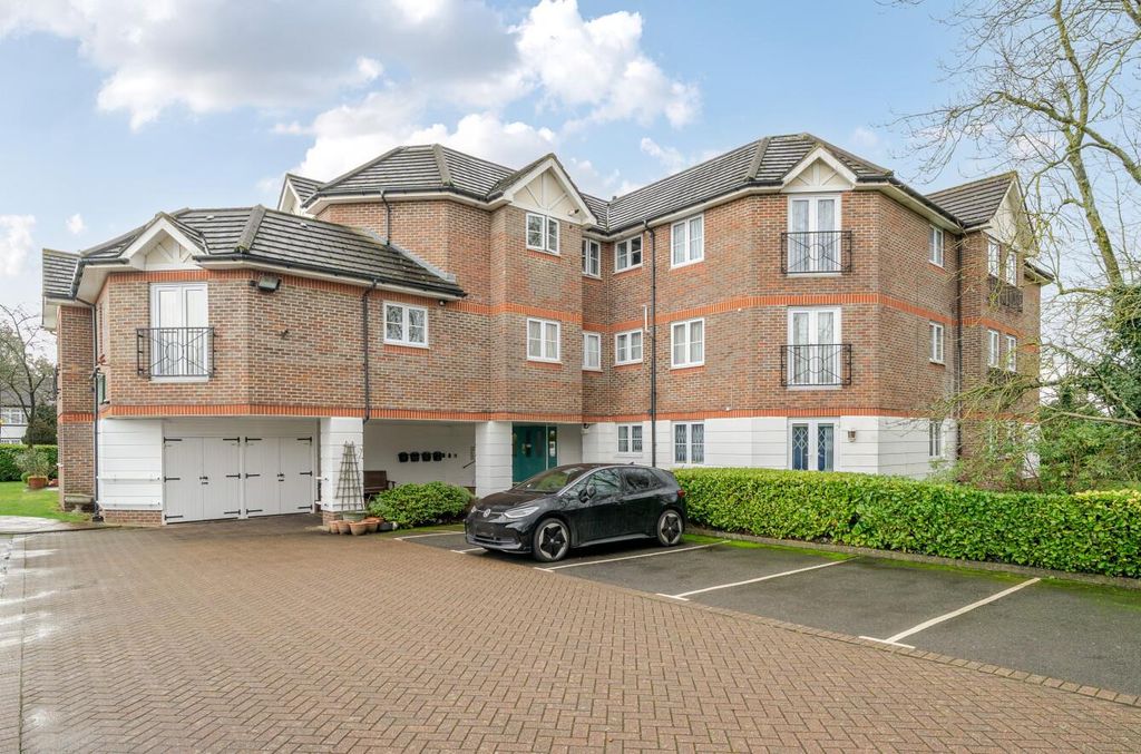 Property photo 1 of 16 Davidson Frost-Wellings, Dfw, Bartholomew Court, C