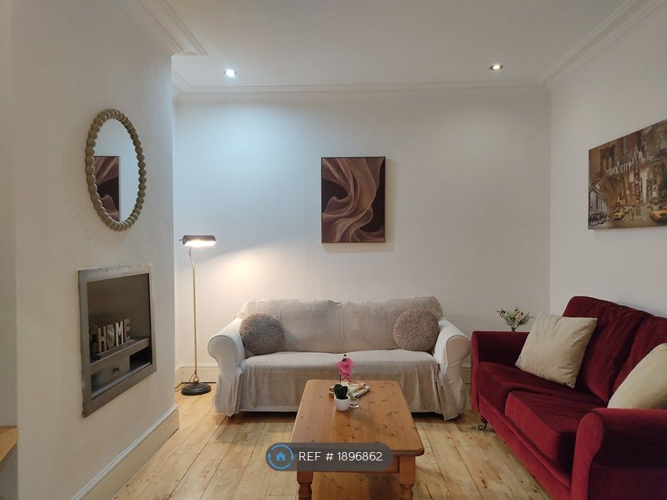 Property photo 1 of 10 Communal Lounge