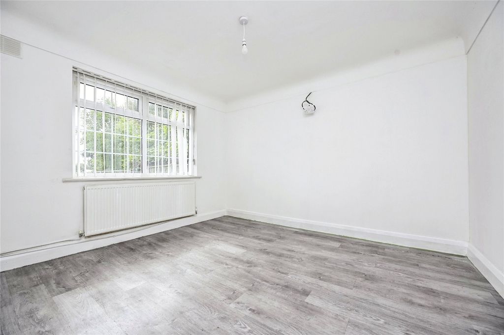 Property photo 3 of 17 Picture No. 06
