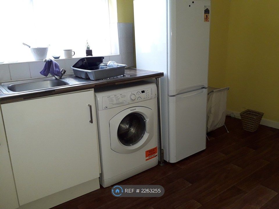 Property photo 2 of 14 Washer Dryer, Fridge Freezer