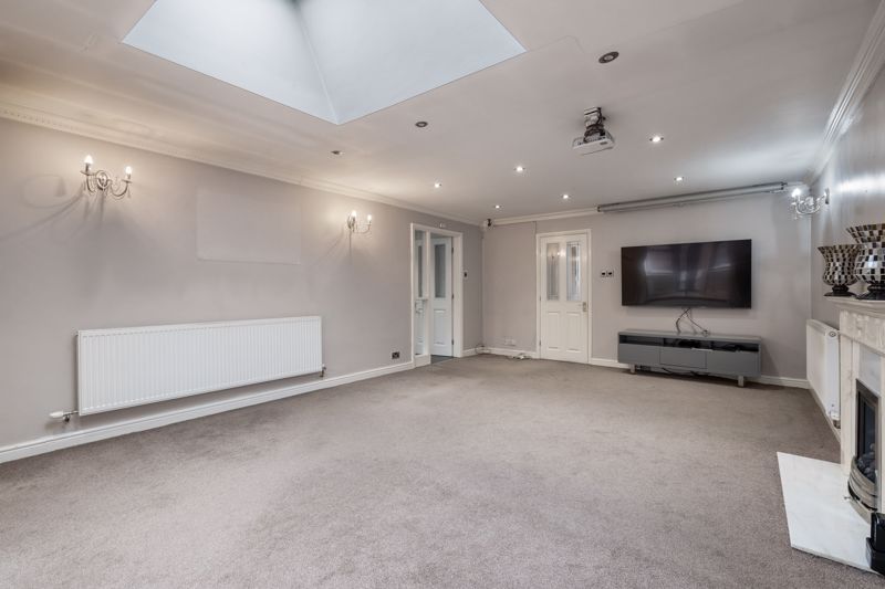 Property photo 3 of 17 Photo 6