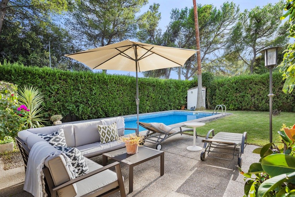 Property photo 2 of 17 Pool