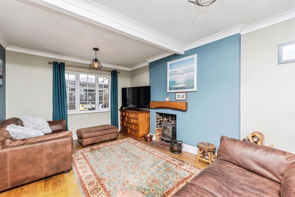 Property photo 2 of 17