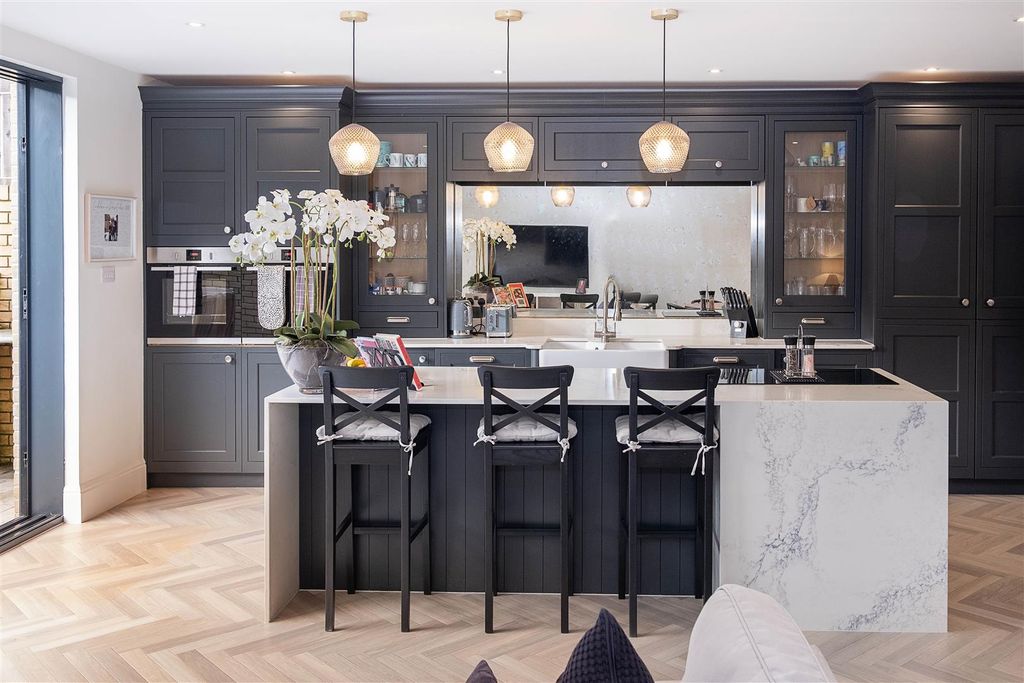 Property photo 2 of 49 13A-Kings-Drive-0043 Copy.Jpg