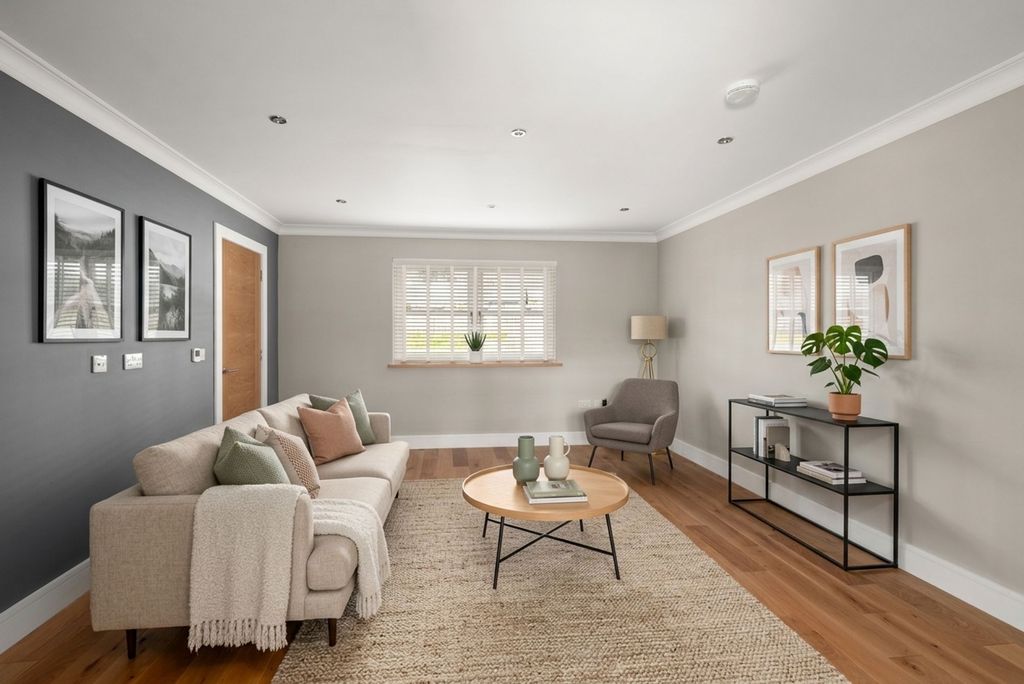 Property photo 3 of 34