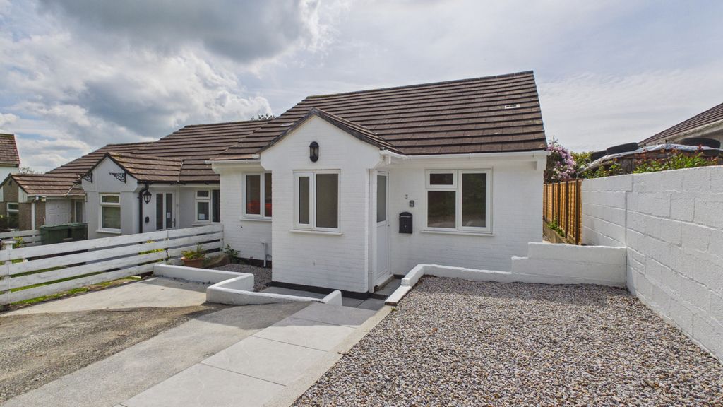 Property photo 1 of 10 2 Bedroom End Of Terrace Bungalow For Sale