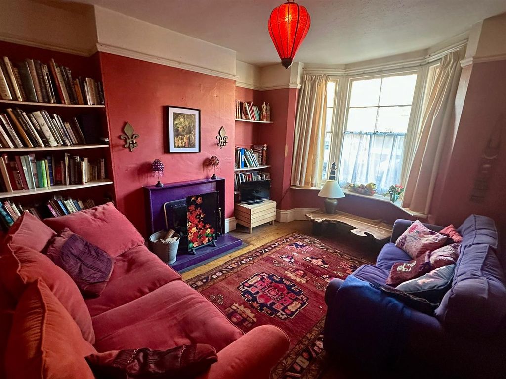 Property photo 2 of 10