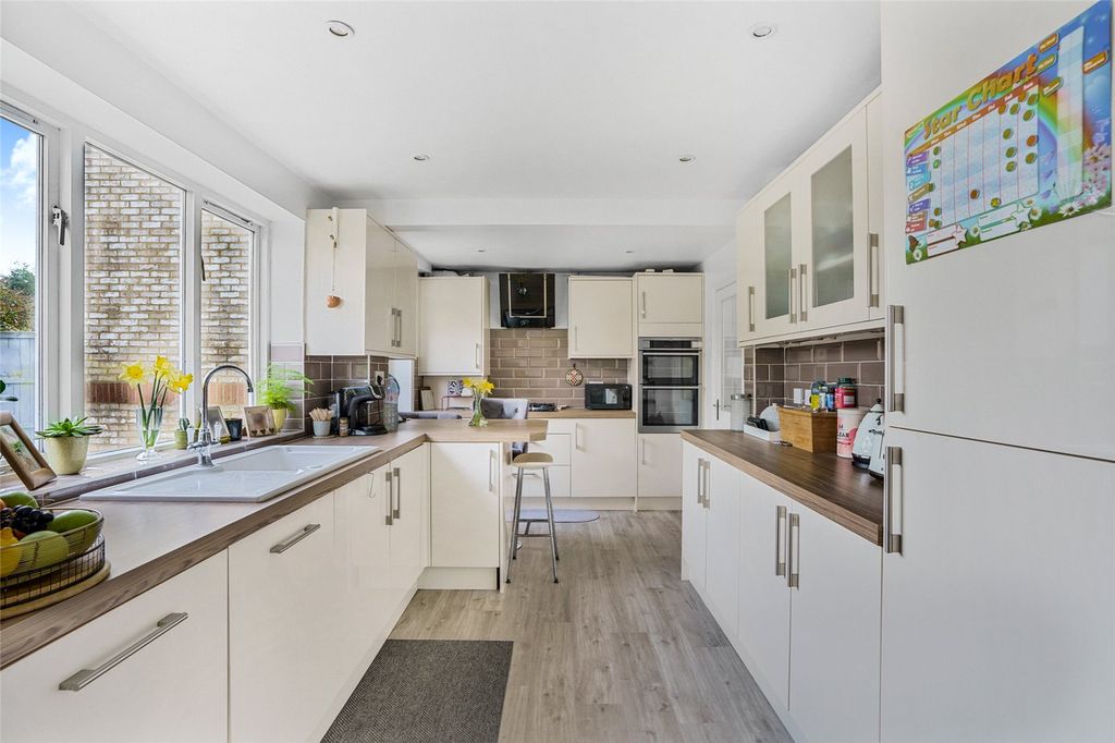 Property photo 2 of 18 Picture No. 14