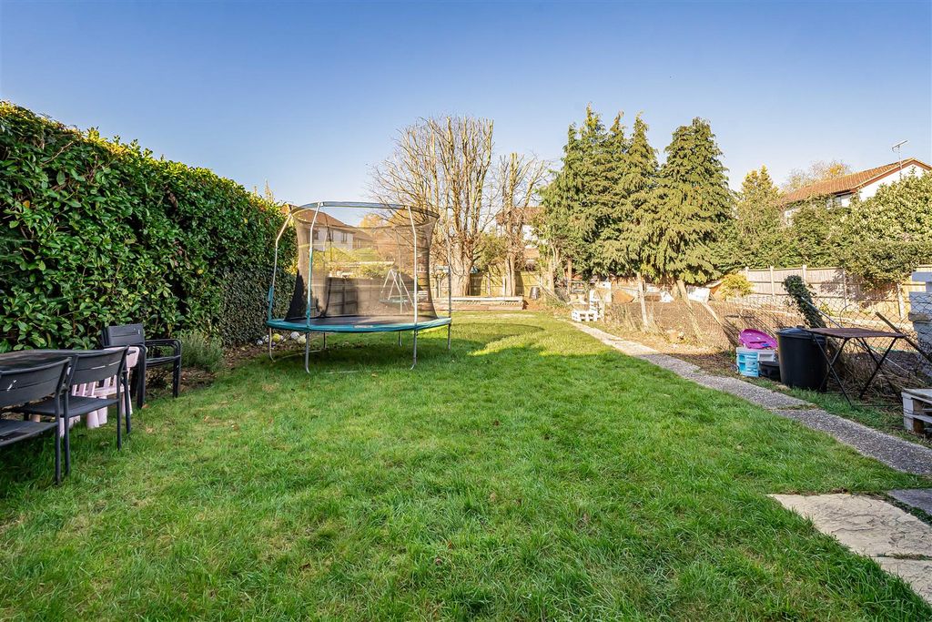 Property photo 2 of 23 Garden