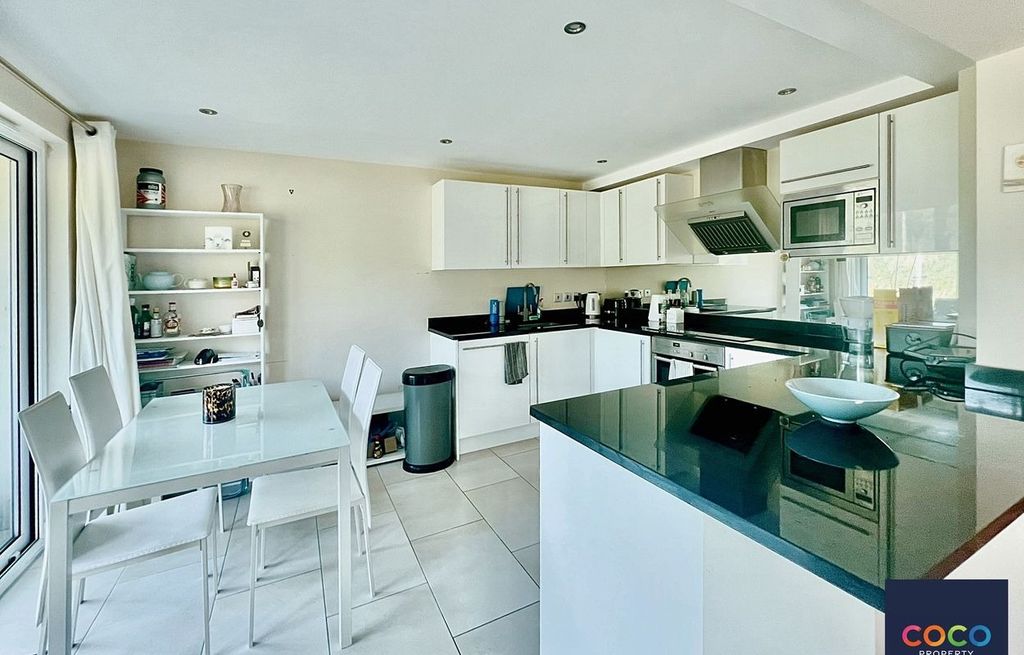 Property photo 3 of 10 4775662