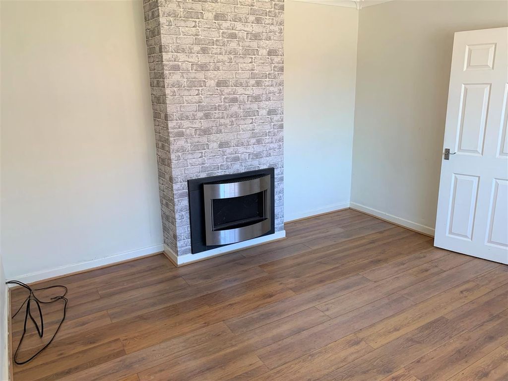 Property photo 3 of 14 Front Lounge 3.Jpg
