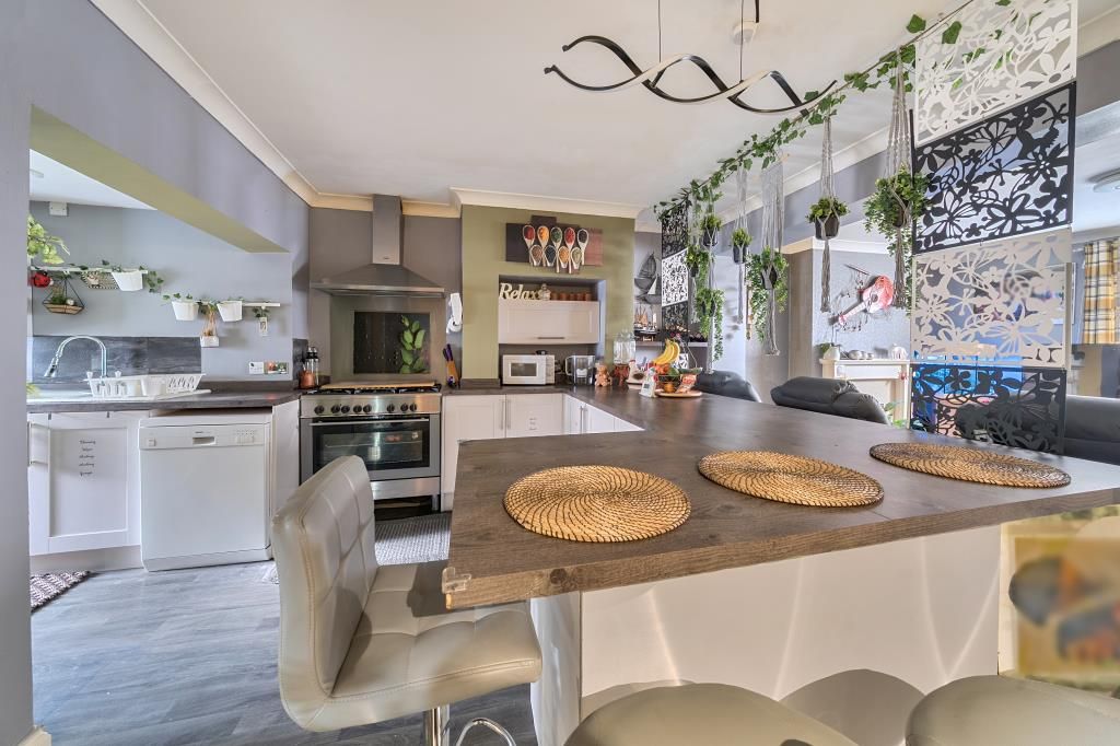 Property photo 3 of 21 Kitchen