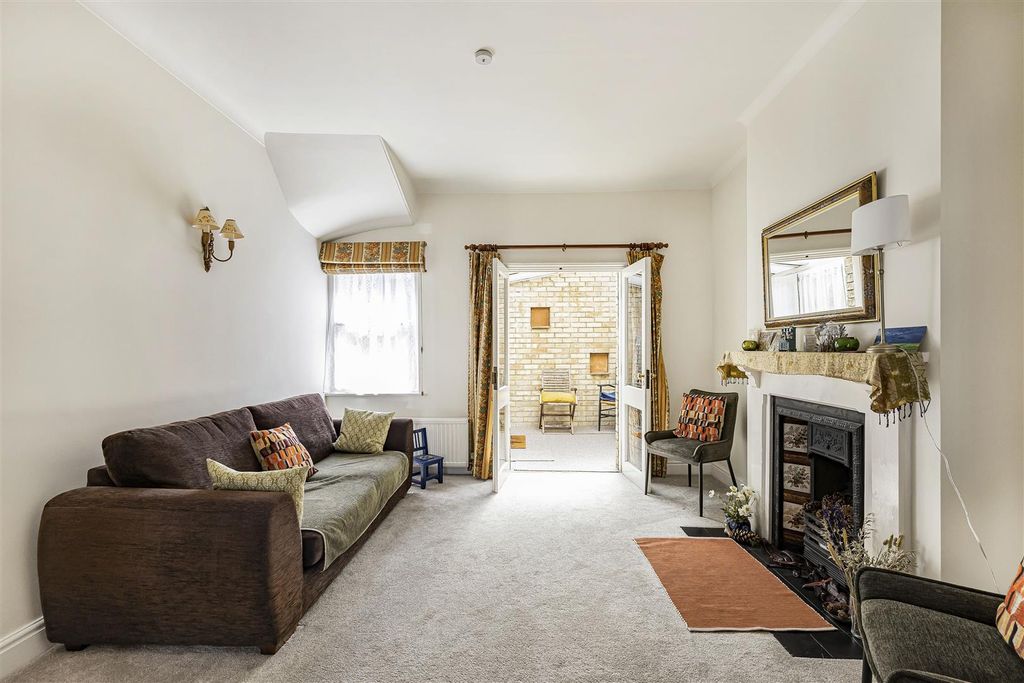 Property photo 2 of 17 4_85998.Jpg