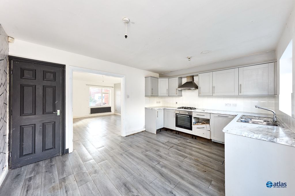 Property photo 3 of 16 Kitchen