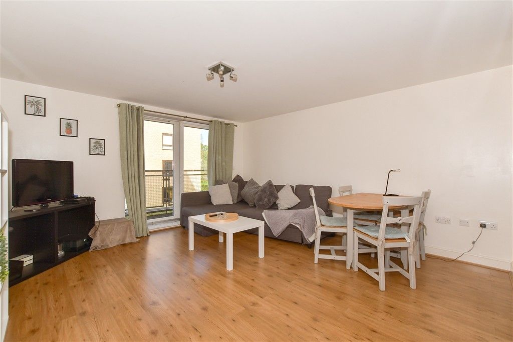 Property photo 3 of 10 Lounge/Dining Area