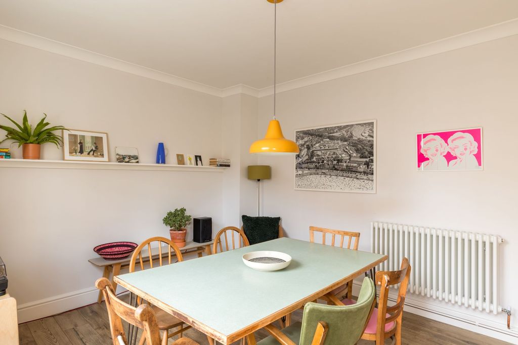 Property photo 3 of 28