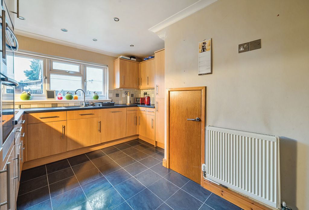 Property photo 3 of 12 1393385-9-69441F4...