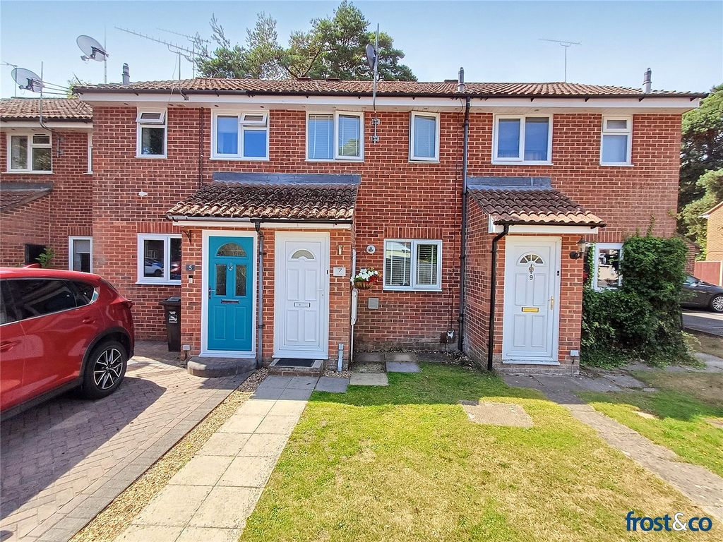 Property photo 1 of 15 Swift Close