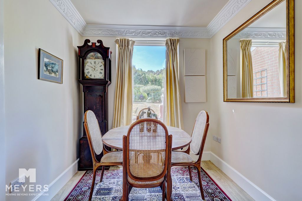 Property photo 3 of 46