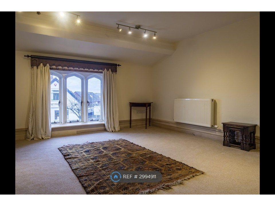 Property photo 2 of 17 Living Room (2)