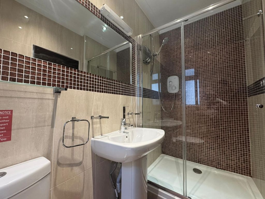 Property photo 3 of 6 Ensuite