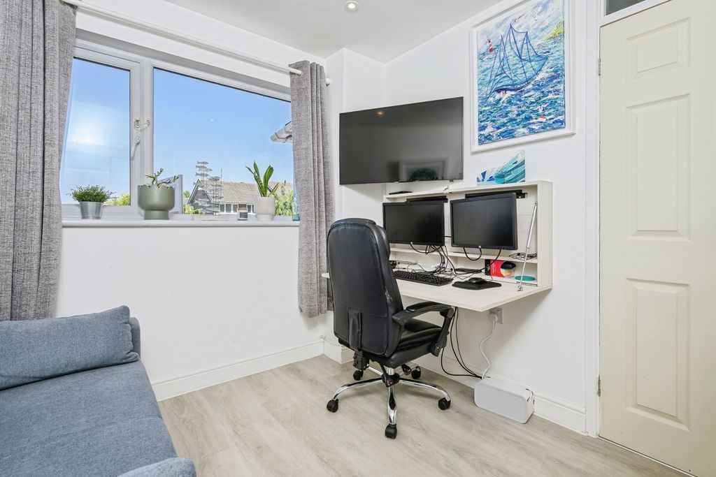 Property photo 2 of 17 Pbox-Img.Jpg