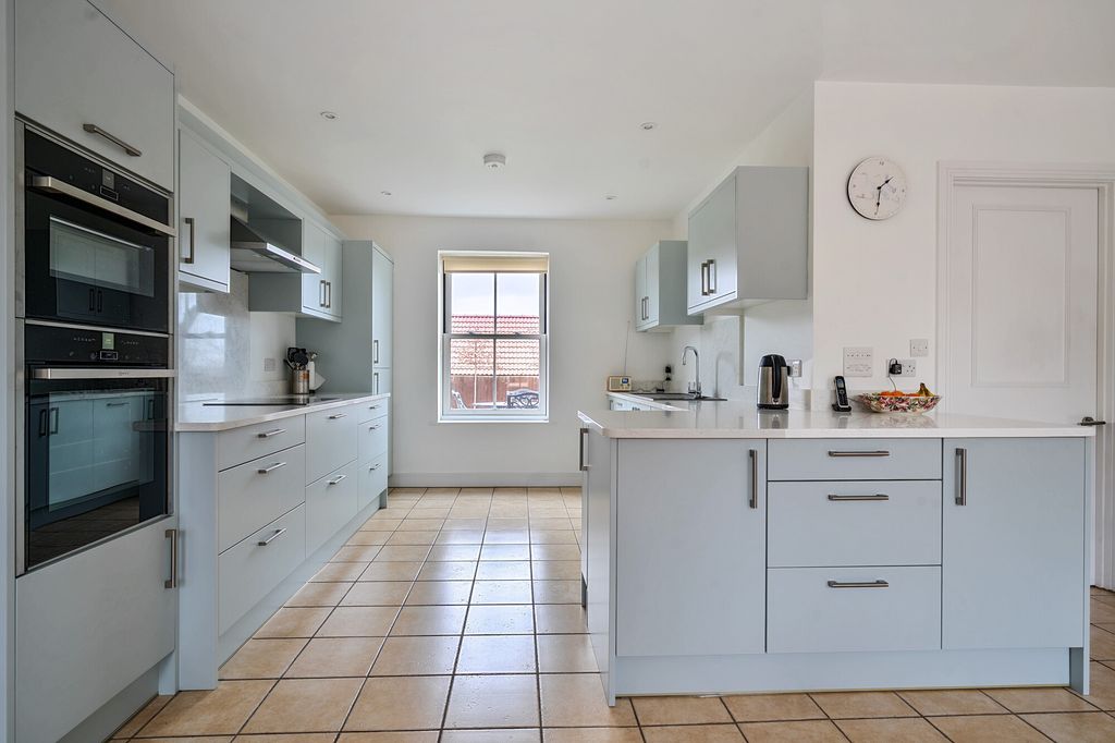 Property photo 2 of 21