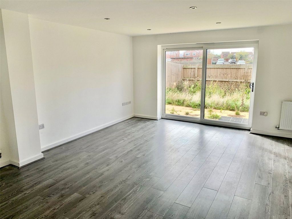 Property photo 2 of 15 Picture No. 10