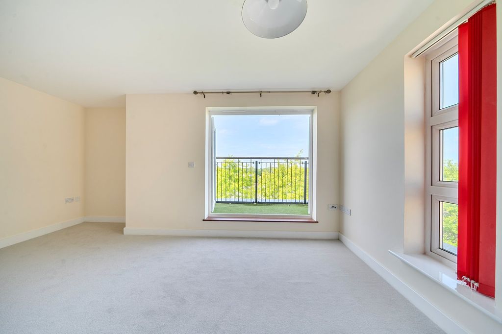 Property photo 2 of 11 Picture No. 32